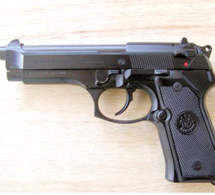 امتدت اعتداءاته إلى ولايات أخرى                    يبتزّ المواطنين باستعمال سلاح ناري في سكيكدة