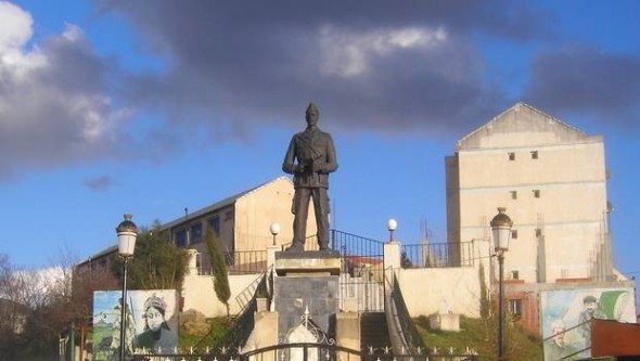 Inauguration, à Beni Yenni (Tizi-Ouzou) d'une statue à l'effigie du colonel Amirouche