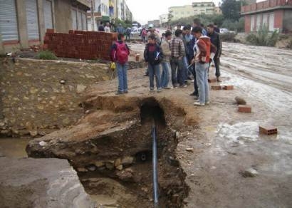 والي قسنطينة يطالب بضرورة اللجوء إلى الخبرة لتحديد أسباب انزلاق التربة