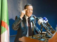 « La femme algérienne n'est pas encore prête pour se lancer dans la politique »