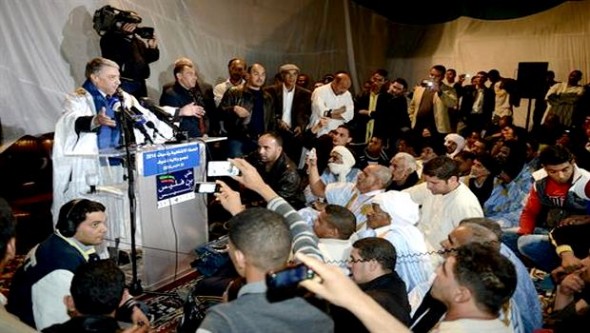 M. Benflis promet une réduction des tarifs des transports aériens vers le sud