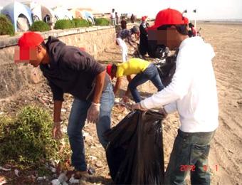 شخصان يتنّكران في زي عمال نظافة للسطو على مكتب بريد ببشار