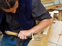 Petits Menuisier cherche main d''uvre désespérémentMétiers