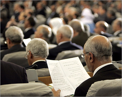 البرلمان الجزائري يناقش طلبا بإلغاء حالة الطوارئ