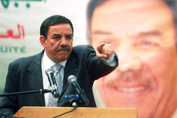 تواتي يصر على التجمع بملعب البليدة رغم حجزه لصالح بوتفليقة