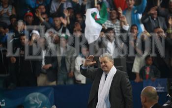 Chaleureux accueil pour Sellal dans les Hauts-Plateaux