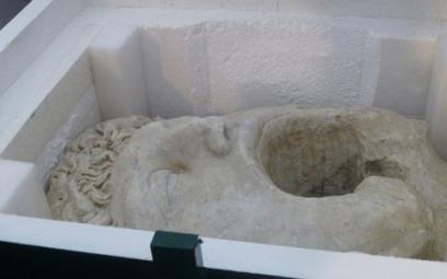 Le masque de la Gorgone revient au pays