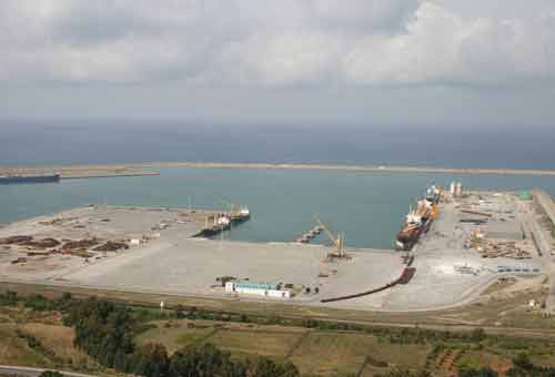 Des entreprises autorisées à exploiter le sable dans le port de Djen Ddjen pour le désensabler