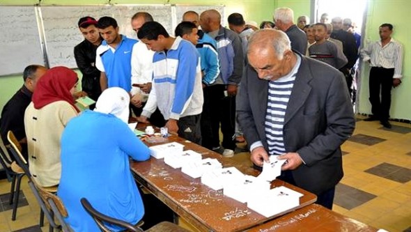 Les Algériens affluent aux bureaux de vote à un 