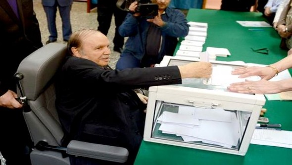 Le candidat Bouteflika accomplit son devoir électoral