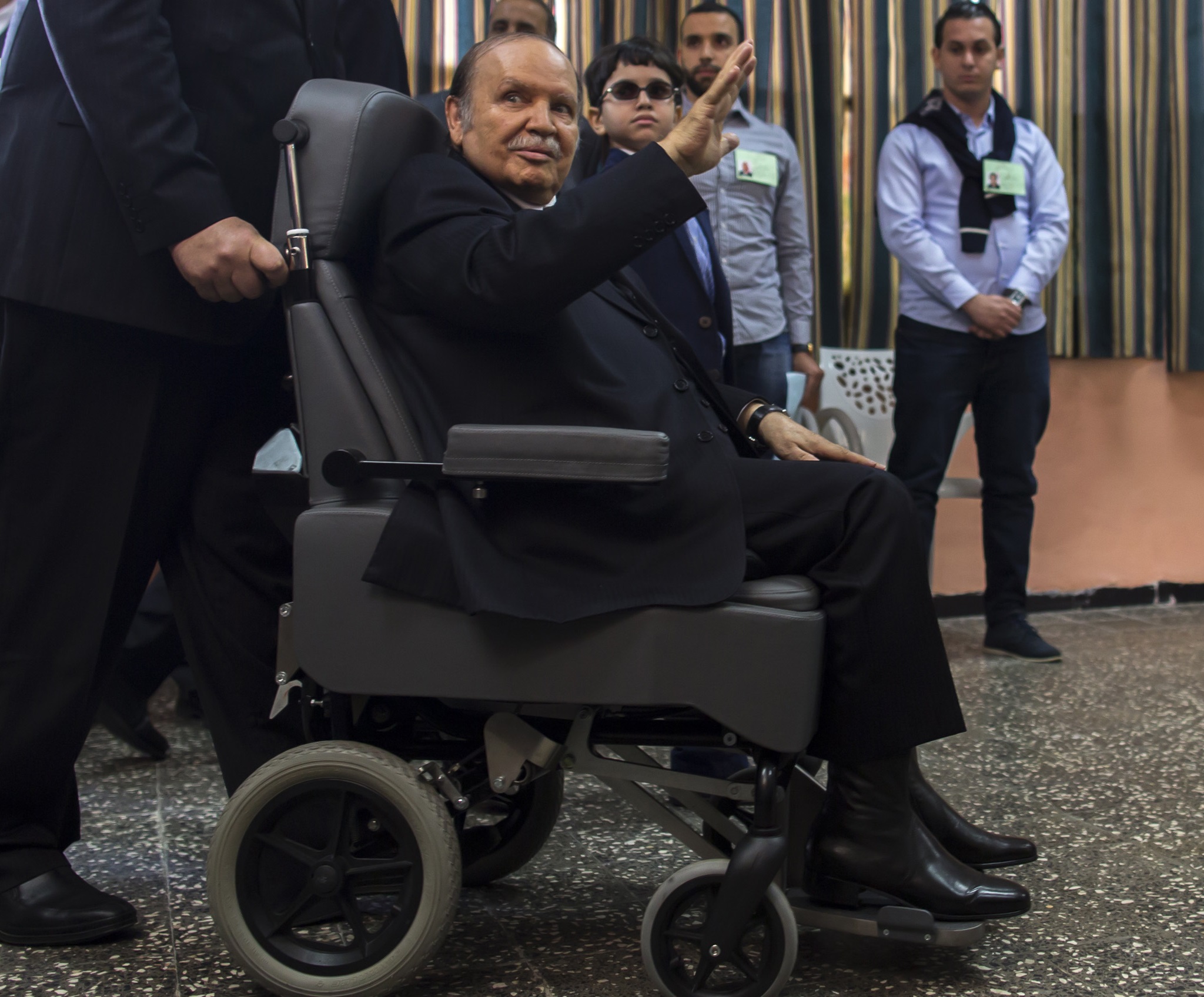 Bouteflika annoncé comme le favori de l'élection présidentielle à Sétif