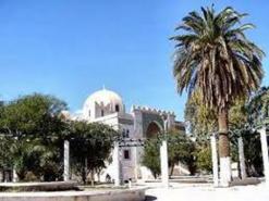 الزاوية التيجانية ببسكرة.. محلات تجارية وفرصة لكسب المال؟