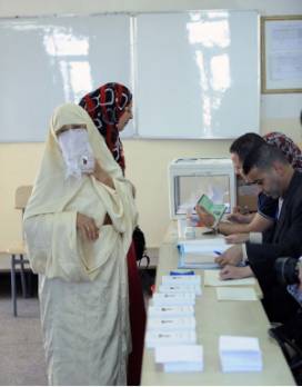 A Alger, la rumeur a rythmé la journée