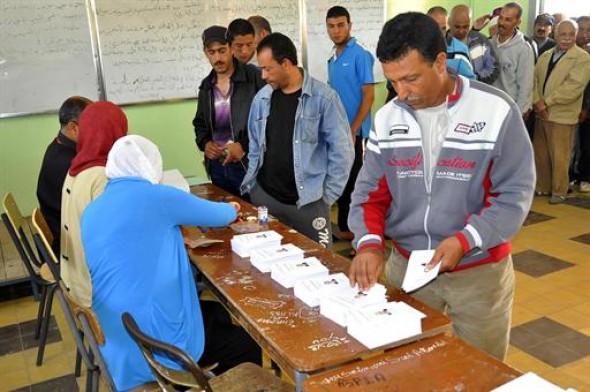 Les Algériens renouvellent leur confiance à Abdelaziz Bouteflika (presse)