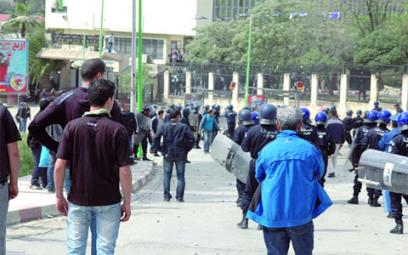 Reprise des affrontements à Tizi Ouzou