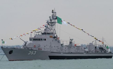 القوات البحرية تنقذ 4 بحارة و تواصل البحث عن صياد خامس اثر غرق سفينة صيد بتيبازة