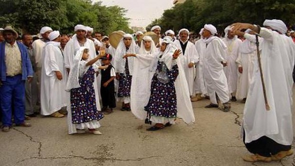 Institution d'un festival local de la musique, chanson, danse et costumes nailis à Djelfa