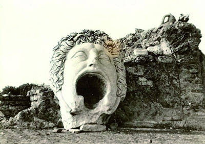 Exposition du masque de Gorgone