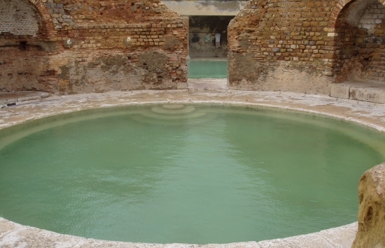 سلطات خنشلة تغلق حمام الصالحين