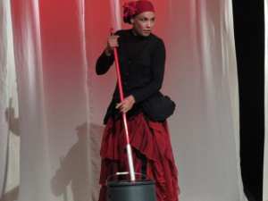 مايا  تفتتح المهرجان المحلي للمسرح المحترف بسيدي بلعباس