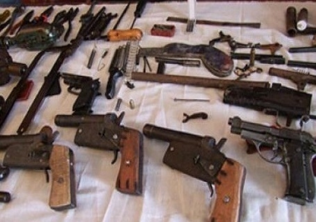 أمن بسكرة يُفكك ورشة لصناعة الأسلحة النارية بباتنة والقبض على 9 مشتبه فيهم