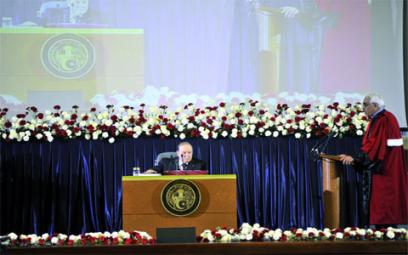 Bouteflika annonce une révision «consensuelle» de la Constitution