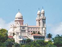 SON EVOCATION RENVOIE AU PASSE CHRETIEN DE SON PAYS