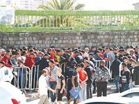 Des milliers de supporters kabyles se sont rués sur les billets de stade