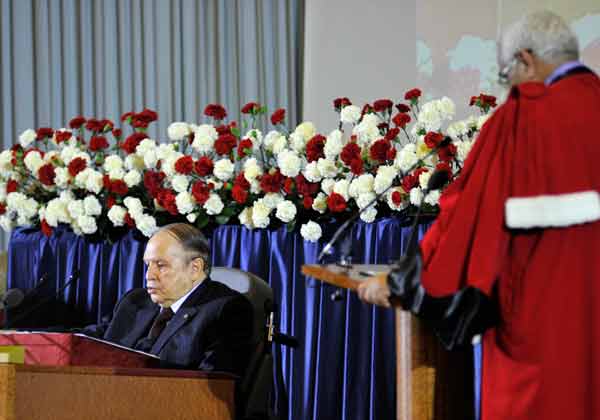 Début du quatrième mandat bouteflikien et finale de la Coupe d'Algérie