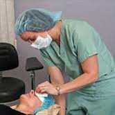 Timimoun: Des ophtalmologues suisses opèrent gracieusement des malades