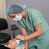 Timimoun: Des ophtalmologues suisses opèrent gracieusement des malades