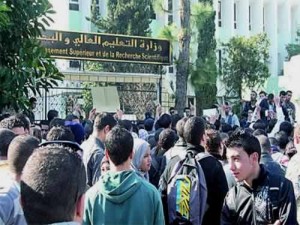 3000 étudiants organisent un sit-in devant le ministère de l’Enseignement supérieur