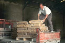 اتحاد المقاولين بالوادي يندد بصعوبات جلب الإسمنت للمشاريع التنموية