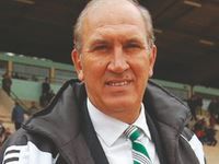 Il entraîne actuellement une équipe de Laghouat