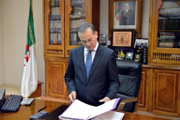 Djellab s'engage à ouvrir de nouveaux chantiers de réforme et de modernisation dans le secteur des finances