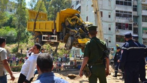 Un camion percute le mur d'un CEM à Skikda