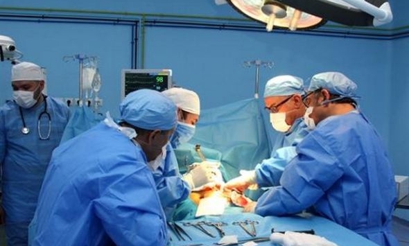 إجراء أول عملية ناجحة لاستبدال مفصل الركبة بالنعامة