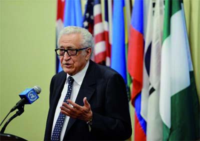 Brahimi jette l'éponge, Damas accusé de recourir aux armes chimiques