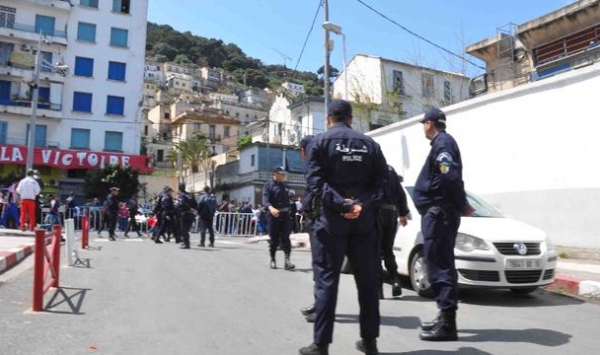 توقيف إرهابي بوسط مدينة تبسة