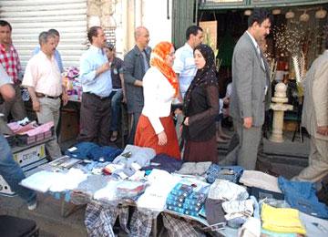 التجار الفوضويون بميلة يحتجون على منع نصب طاولاتهم