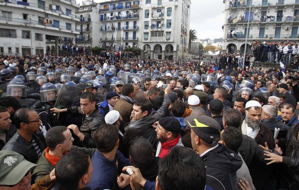 Que signifie vraiment la fin de l'état d'urgence en Algérie?