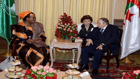 الرئيس بوتفليقة يستقبل رئيسة مفوضية الاتحاد الإفريقي