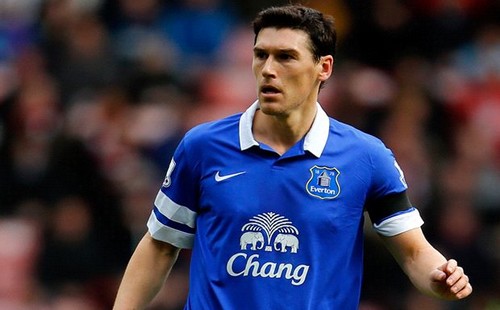 آرسنال لن يترك إيفرتون يحتفظ ب«باري» بسهولة