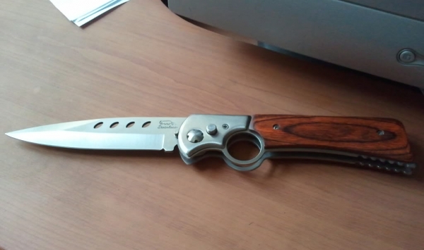 شقيقان متهمان بضرب قابلة بسلاح أبيض