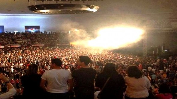 La coupole d'Alger bondée de fans venus acclamer Stromae