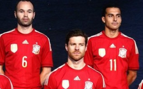 الفيفا قد تجبر إسبانيا على ارتداء قميص أبيض في المونديال