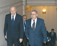 Laurent Fabius à son départ d'Alger