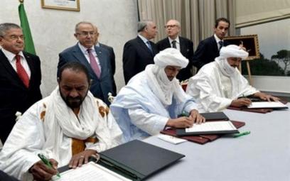Trois mouvements du Nord-Mali signent un accord à Alger