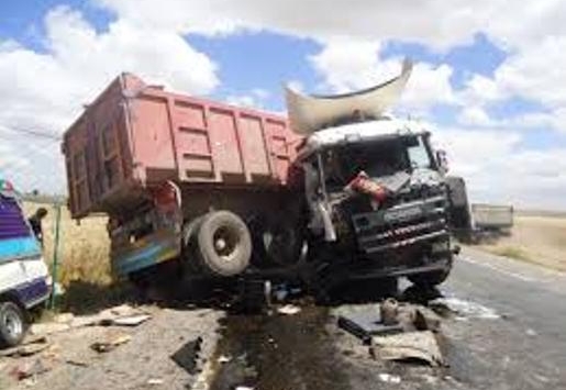 مقتل 5 أشخاص في حادث مروري 