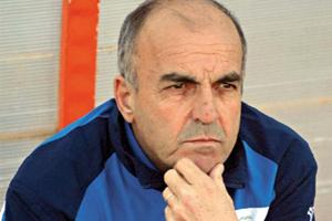 مولودية الجزائر يقيل مدربه الفرنسي ألان ميشيل